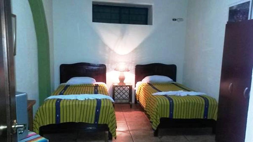 Hostal Casa Dona Mercedes ケツァルテナンゴ 部屋 写真